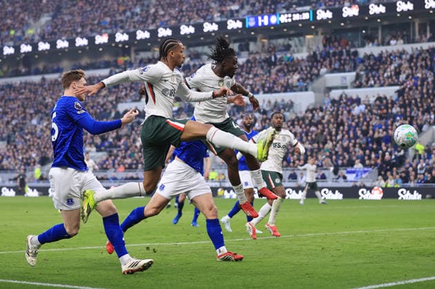 Football - Premier League - Everton v Chelsea 21st March 2026 - Premier League - Everton v Chelsea - Joao Pedro of Chelsea (C) and Romeo Lavia of Chelsea compete for the same ball - Photo: Simon Stacpoole Offside. Liverpool UK Copyright: xSimonxStacpoolexOffside