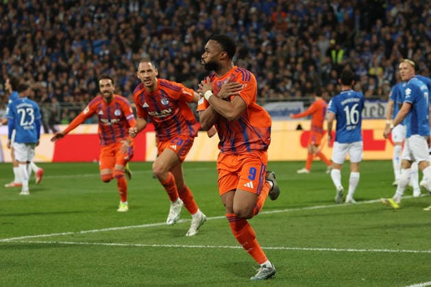 2025.03.21 xjfx Fussball 2.Bundesliga SV Darmstadt 98 - FC Schalke 04 v.l., Nikola Katic (FC Schalke 04), Moussa Sylla (FC Schalke 04) Torjubel, Goal celebration, celebrate the goal (DFL DFB REGULATIONS PROHIBIT ANY USE OF PHOTOGRAPHS as IMAGE SEQUENCES and or QUASI-VIDEO)