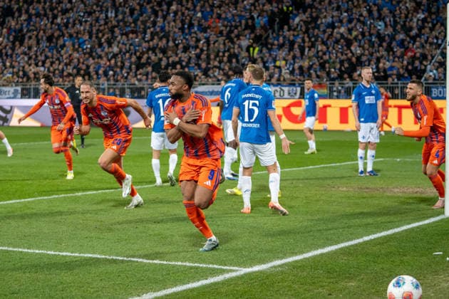 2. Bundesliga: SV Darmstadt 98 vs FC Schalke 04, Merck-Stadion am Böllenfalltor, 21.03.2026 Tor zum 0:1 für FC Schalke 04 durch Moussa Sylla (FC Schalke 04, 9) Torschütze, Tor und Torjubel 2. Bundesliga: SV Darmstadt 98 vs FC Schalke 04, Merck-Stadion am Böllenfalltor, 21.03.2026 DFB DFL REGULATIONS PROHIBIT ANY USE OF PHOTOGRAPHS AS IMAGE SEQUENCES AND OR QUASI-VIDEO.