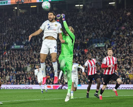 Premier League: Leeds United vs Brentford Dominic Calvert-Lewin of Leeds United and Brentford goalkeeper Caoimhin Kelleher battle for the ball during the Premier League match Leeds United vs Brentford at Elland Road, Leeds, United Kingdom on 21 March 2026 (Photo by Mark Cosgrove News Images) Leeds Elland Road West Yorkshire United Kingdom Copyright: xMarkxCosgrove NewsxImagesx