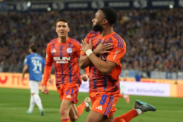 2025.03.21 xjfx Fussball 2.Bundesliga SV Darmstadt 98 - FC Schalke 04 v.l., Dejan Ljubicic (FC Schalke 04), Moussa Sylla (FC Schalke 04) Torjubel, Goal celebration, celebrate the goal (DFL DFB REGULATIONS PROHIBIT ANY USE OF PHOTOGRAPHS as IMAGE SEQUENCES and or QUASI-VIDEO)