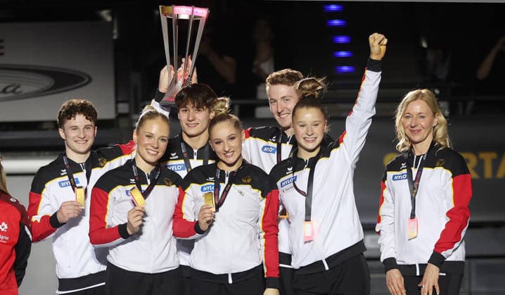Stuttgart , DTB Pokal Stuttgart 2026 , Mixed Cup , Jubel Deutschland , von links: Alexander Kunz Lea Quaass Timo Eder Karina Schönmaier Silja Stöhr Nils Dunkel Tatjana Bachmayer *** Stuttgart , DTB Cup Stuttgart 2026 , Mixed Cup , Cheering Germany , from left Alexander Kunz Lea Quaass Timo Eder Karina Schönmaier Silja Stöhr Nils Dunkel Tatjana Bachmayer