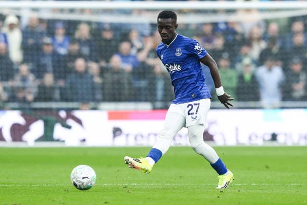 Everton v Chelsea - Premier League Idrissa Gueye of Everton passes the ball forward during the Premier League match between Everton and Chelsea at Hill Dickinson Stadium in Liverpool, United Kingdom, on March 21, 2026. Liverpool Merseyside United Kingdom  Copyright: xNewsxImagesx originalFilename:cosgrove-premierl260321_npEM2.jpg
