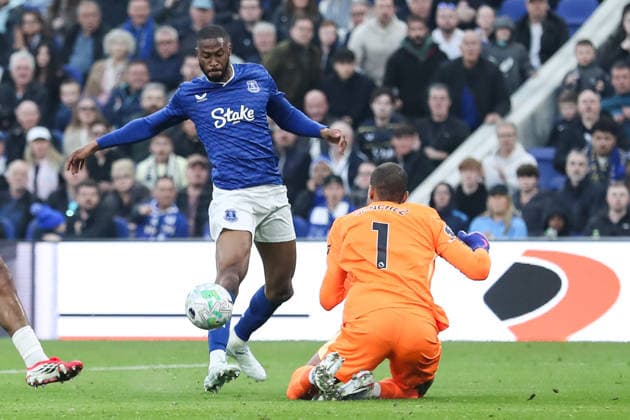 Everton v Chelsea - Premier League Beto of Everton shoots and scores to make it 1-0 during the Premier League match between Everton and Chelsea at Hill Dickinson Stadium in Liverpool, United Kingdom, on March 21, 2026. Liverpool Merseyside United Kingdom  Copyright: xNewsxImagesx originalFilename:cosgrove-premierl260321_npmMV.jpg