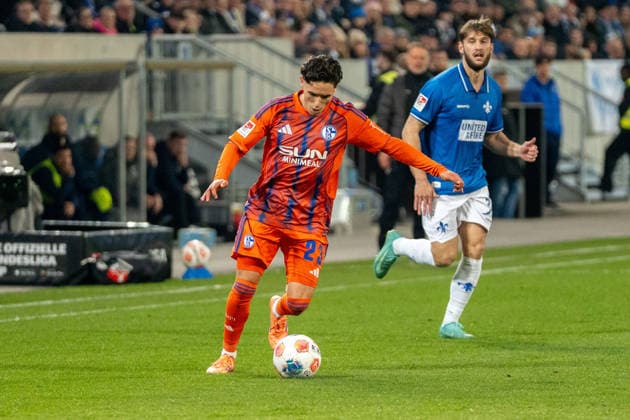 2. Bundesliga: SV Darmstadt 98 vs FC Schalke 04, Merck-Stadion am Böllenfalltor, 21.03.2026 Am Ball Christian Gomis (FC Schalke 04, 7) 2. Bundesliga: SV Darmstadt 98 vs FC Schalke 04, Merck-Stadion am Böllenfalltor, 21.03.2026 DFB DFL REGULATIONS PROHIBIT ANY USE OF PHOTOGRAPHS AS IMAGE SEQUENCES AND OR QUASI-VIDEO.