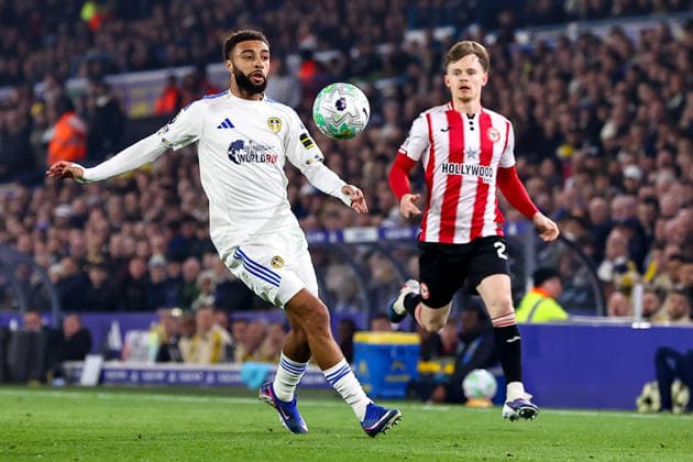 Leeds United v Brentford, Premier League Jayden Bogle of Leeds United chases down the ball during the Leeds United v Brentford Premier League match at Elland Road, Leeds, England on 21 March 2026 Credit: Ryan Crockett Every Second Media Editorial use only. All images are copyright Every Second Media Limited. No images may be reproduced without prior permission. All rights reserved. Premier League and Football League images are subject to licensing agreements with Football DataCo Limited. see https: www.football-dataco.com Copyright: xIMAGO EveryxSecondxMediax ESM-1868-0035 RyanxCrockettx xEveryxSecondxMediax