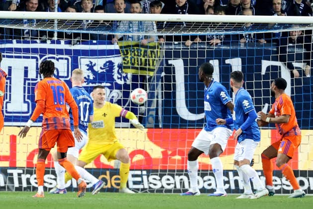 21.03.2026, xtvx, Fussball 2.Bundesliga, SV Darmstadt 98 - FC Schalke 04 v.l. Goal scored, Tor zum 1:1 Moussa Sylla (FC Schalke 04) (DFL DFB REGULATIONS PROHIBIT ANY USE OF PHOTOGRAPHS as IMAGE SEQUENCES and or QUASI-VIDEO) Darmstadt