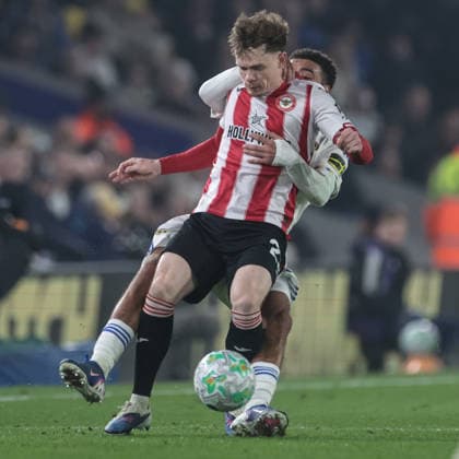 Premier League: Leeds United vs Brentford Keane Lewis-Potter of Brentford is fouled by Jayden Bogle of Leeds United during the Premier League match Leeds United vs Brentford at Elland Road, Leeds, United Kingdom on 21 March 2026 (Photo by Mark Cosgrove News Images) Leeds Elland Road West Yorkshire United Kingdom Copyright: xMarkxCosgrove NewsxImagesx