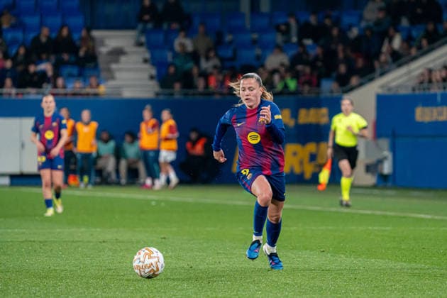 BARCELONA, SPAIN - MARCH 21: Claudia Pina (N9) runs with the ball during La Liga F Moeve match between FC Barcelona, Barca and Athletic Club de Bilbao at Estadio Johan Cruyff on march 21, 2026 in Barcelona, Spain Copyright: xAndresxLopezxSheridanxx xSPPx Sportspressphoto_SPR115426