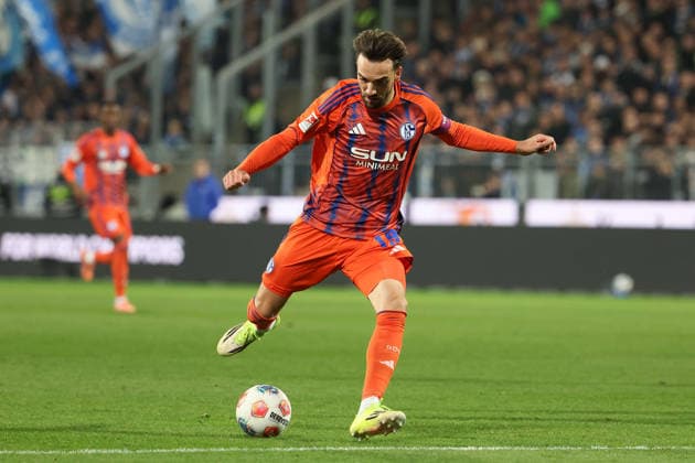 2025.03.21 xjfx Fussball 2.Bundesliga SV Darmstadt 98 - FC Schalke 04 v.l., Kenan Karaman (FC Schalke 04) in aktion, in action, (DFL DFB REGULATIONS PROHIBIT ANY USE OF PHOTOGRAPHS as IMAGE SEQUENCES and or QUASI-VIDEO)