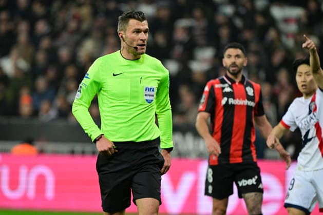 FOOTBALL : OGC Nice VS Paris Saint-Germain - Ligue 1 McDonald s - 21 03 2026 Referee Willy Delajod during the Ligue 1 McDonald™s match between OGC Nice and Paris Saint Germain on March 21, 2026 at the Allianz Riviera Stadium in Nice. NiceFrance  Copyright: xWilliamxCannarellax