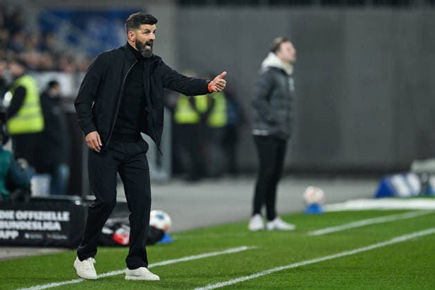Miron Muslic (FC Schalke 04, Trainer) gestikuliert, GER, SV Darmstadt 98 vs. FC Schalke 04, Fussball 2. Bundesliga, 27. Spieltag, Saison 2025 2026, 21.03.2026. DFL regulations prohibit any use of photographs as image sequences and or quasi-video GER, SV Darmstadt 98 vs. FC Schalke 04, Fussball 2. Bundesliga, 27. Spieltag, Saison 2025 2026, 21.03.2026. Darmstadt