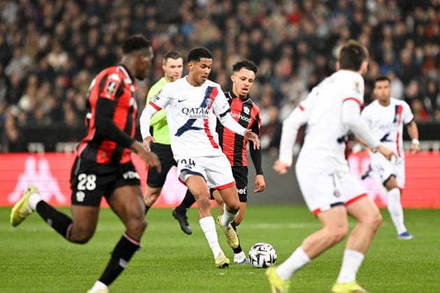 OGC Nice v Paris Saint-Germain - Ligue 1 McDonald s 2025 2026 10 Sofiane DIOP (ogcn) - 24 Senny MAYULU (psg) during the Ligue 1 McDonald s match between Nice and Paris Saint-Germain at Allianz Riviera on March 21, 2026 in Nice, France. Nice France  Copyright: xFEPx 776348332