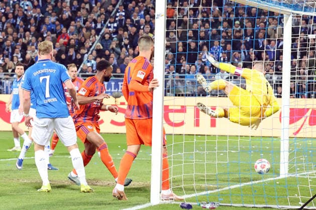 21.03.2026, xrekx, Fussball 2.Bundesliga, SV Darmstadt 98 - FC Schalke 04 v.l. Kopfball zum 0:1 durch Moussa Sylla (FC Schalke 04) Marcel Schuhen (SV Darmstadt 98) (DFL DFB REGULATIONS PROHIBIT ANY USE OF PHOTOGRAPHS as IMAGE SEQUENCES and or QUASI-VIDEO) Darmstadt