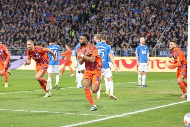 21.03.2026, xrekx, Fussball 2.Bundesliga, SV Darmstadt 98 - FC Schalke 04 v.l. Torjubel nach dem Tor zum celebrating the goal celebrate 0:1 durch Moussa Sylla (FC Schalke 04) (DFL DFB REGULATIONS PROHIBIT ANY USE OF PHOTOGRAPHS as IMAGE SEQUENCES and or QUASI-VIDEO) Darmstadt
