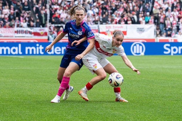 Nadine Anstatt (1. FSV Mainz 05, 27) i Zweikampf mit Muriel Duerr (VfB Stuttgart, 17), GER, VfB Stuttgart vs. 1. FSV Mainz 05, Fussball, Frauen, 2. Bundesliga, 20. Spieltag, Saison 2025 2026, 21.03.2026, GER, VfB Stuttgart vs. 1. FSV Mainz 05, Fussball, Frauen, 2. Bundesliga, 20. Spieltag, Saison 2025 2026, 21.03.2026 Stuttgart Copyright: xEibner-Pressefoto ChristianxLangx EP_CLG