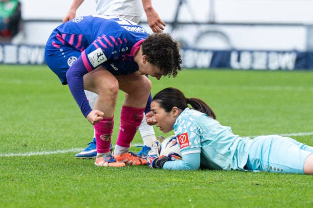 Anna Donner (1. FSV Mainz 05, 15) feiert eine Parade ihrer Torhueterin Mamik Matsumoto (1. FSV Mainz 05, 01), GER, VfB Stuttgart vs. 1. FSV Mainz 05, Fussball, Frauen, 2. Bundesliga, 20. Spieltag, Saison 2025 2026, 21.03.2026, GER, VfB Stuttgart vs. 1. FSV Mainz 05, Fussball, Frauen, 2. Bundesliga, 20. Spieltag, Saison 2025 2026, 21.03.2026 Stuttgart Copyright: xEibner-Pressefoto ChristianxLangx EP_CLG