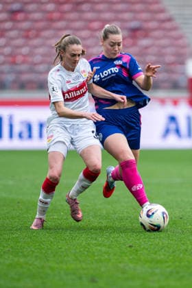 Christine Kilian (1. FSV Mainz 05, 16) im Zweikampf mit Joy Castor (VfB Stuttgart, 30), GER, VfB Stuttgart vs. 1. FSV Mainz 05, Fussball, Frauen, 2. Bundesliga, 20. Spieltag, Saison 2025 2026, 21.03.2026, GER, VfB Stuttgart vs. 1. FSV Mainz 05, Fussball, Frauen, 2. Bundesliga, 20. Spieltag, Saison 2025 2026, 21.03.2026 Stuttgart Copyright: xEibner-Pressefoto ChristianxLangx EP_CLG