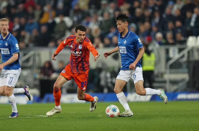 21.03.2026, Fussball 2. Bundesliga, SV Darmstadt 98 - FC Schalke 04, v.l., Dejan Ljubicic (FC Schalke 04), Hiroki Akiyama (SV Darmstadt 98) DFL DFB REGULATIONS PROHIBIT ANY USE OF PHOTOGRAPHS AS IMAGE SEQUENCES AND OR QUASI-VIDEO. xdcx