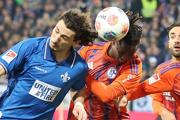21.03.2026, xrekx, Fussball 2.Bundesliga, SV Darmstadt 98 - FC Schalke 04 v.l. Fraser Hornby (SV Darmstadt 98) Moussa Ndiaye (FC Schalke 04) Zweikampf, Aktion, action, battle for the ball (DFL DFB REGULATIONS PROHIBIT ANY USE OF PHOTOGRAPHS as IMAGE SEQUENCES and or QUASI-VIDEO) Darmstadt