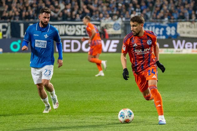 2. Bundesliga: SV Darmstadt 98 vs FC Schalke 04, Merck-Stadion am Böllenfalltor, 21.03.2026 Am Ball Adil Aouchiche (FC Schalke 04, 24) 2. Bundesliga: SV Darmstadt 98 vs FC Schalke 04, Merck-Stadion am Böllenfalltor, 21.03.2026 DFB DFL REGULATIONS PROHIBIT ANY USE OF PHOTOGRAPHS AS IMAGE SEQUENCES AND OR QUASI-VIDEO.
