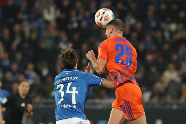 2025.03.21 xjfx Fussball 2.Bundesliga SV Darmstadt 98 - FC Schalke 04 v.l., Kilian Julian Corredor (SV Darmstadt 98), Nikola Katic (FC Schalke 04) Kopfball, Kopfballduell, aerial duel (DFL DFB REGULATIONS PROHIBIT ANY USE OF PHOTOGRAPHS as IMAGE SEQUENCES and or QUASI-VIDEO)