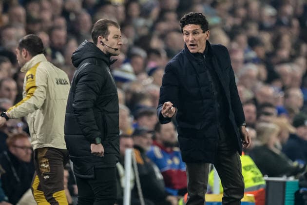 Premier League: Leeds United vs Brentford Keith Andrews manager of Brentford speaks with fourth official Anthony Backhouse during the Premier League match Leeds United vs Brentford at Elland Road, Leeds, United Kingdom on 21 March 2026 (Photo by Mark Cosgrove News Images) Leeds Elland Road West Yorkshire United Kingdom Copyright: xMarkxCosgrove NewsxImagesx