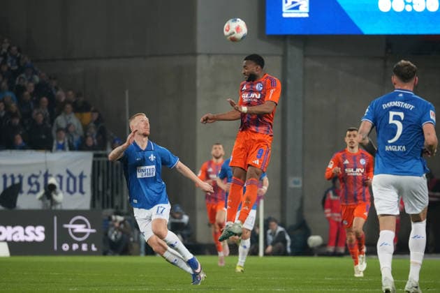 Deutschland: Fussball 2. Bundesliga 2025 26, 27. Spieltag - SV Darmstadt 98 vs FC Schalke 04 - Merck-Stadion am Böllenfalltor: Moussa Sylla (Schalke 04, 9)