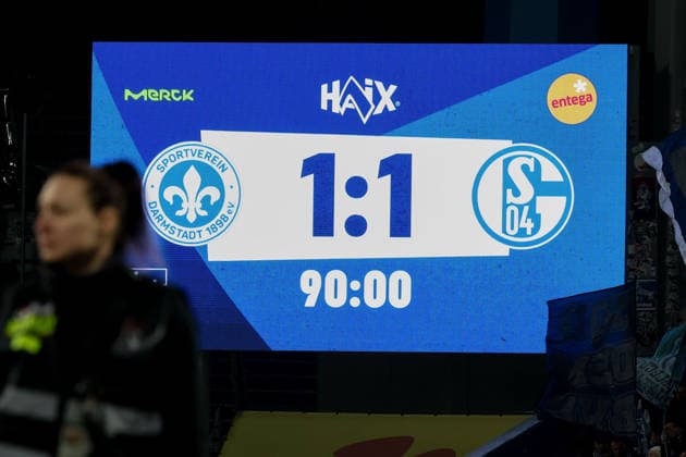 2025.03.21 xjfx Fussball 2.Bundesliga SV Darmstadt 98 - FC Schalke 04 v.l., Anzeigetafel Endergebniss (DFL DFB REGULATIONS PROHIBIT ANY USE OF PHOTOGRAPHS as IMAGE SEQUENCES and or QUASI-VIDEO)