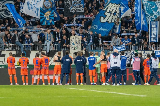 2. Bundesliga: SV Darmstadt 98 vs FC Schalke 04, Merck-Stadion am Böllenfalltor, 21.03.2026 Abpfiff, FC Schalke 04 mit ihren Fans 2. Bundesliga: SV Darmstadt 98 vs FC Schalke 04, Merck-Stadion am Böllenfalltor, 21.03.2026 DFB DFL REGULATIONS PROHIBIT ANY USE OF PHOTOGRAPHS AS IMAGE SEQUENCES AND OR QUASI-VIDEO.