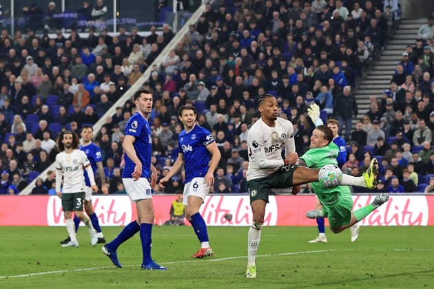 21st March 2026; Hill Dickinson Stadium, Liverpool, England; Premier League Football, Everton versus Chelsea; Everton goalkeeper Jordan Pickford saves from Joao Pedro of Chelsea  DavidxBlunsden Content restricted for UK based newspaper