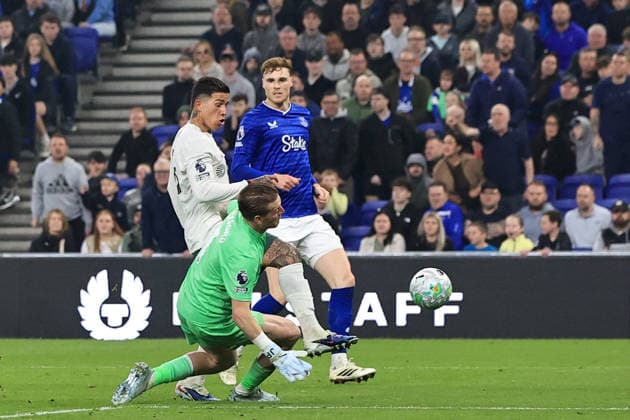 21st March 2026; Hill Dickinson Stadium, Liverpool, England; Premier League Football, Everton versus Chelsea; Everton goalkeeper Jordan Pickford saves from Enzo Fernandez of Chelsea  DavidxBlunsden Content restricted for UK based newspaper