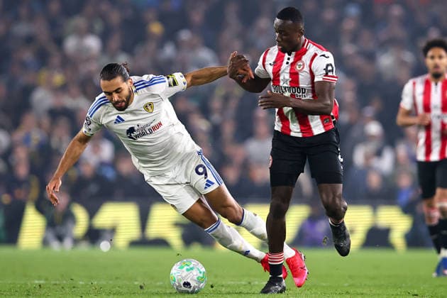 Leeds United v Brentford, Premier League Dominic Calvert-Lewin of Leeds United and Michael Kayode of Brentford battle for possession of the ball during the Leeds United v Brentford Premier League match at Elland Road, Leeds, England on 21 March 2026 Credit: Ryan Crockett Every Second Media Editorial use only. All images are copyright Every Second Media Limited. No images may be reproduced without prior permission. All rights reserved. Premier League and Football League images are subject to licensing agreements with Football DataCo Limited. see https: www.football-dataco.com Copyright: xIMAGO EveryxSecondxMediax ESM-1868-0074 RyanxCrockettx xEveryxSecondxMediax