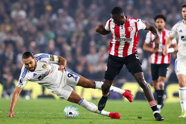 Leeds United v Brentford, Premier League Dominic Calvert-Lewin of Leeds United and Michael Kayode of Brentford battle for possession of the ball during the Leeds United v Brentford Premier League match at Elland Road, Leeds, England on 21 March 2026 Credit: Ryan Crockett Every Second Media Editorial use only. All images are copyright Every Second Media Limited. No images may be reproduced without prior permission. All rights reserved. Premier League and Football League images are subject to licensing agreements with Football DataCo Limited. see https: www.football-dataco.com Copyright: xIMAGO EveryxSecondxMediax ESM-1868-0075 RyanxCrockettx xEveryxSecondxMediax