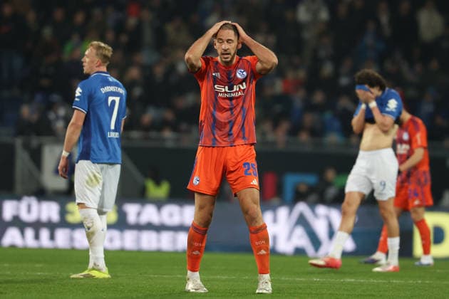 2025.03.21 xjfx Fussball 2.Bundesliga SV Darmstadt 98 - FC Schalke 04 v.l., Nikola Katic (FC Schalke 04) enttaeuscht, enttaeuscht schauend, dissapointed, traurig, frustiert, frust, gefrustet (DFL DFB REGULATIONS PROHIBIT ANY USE OF PHOTOGRAPHS as IMAGE SEQUENCES and or QUASI-VIDEO)