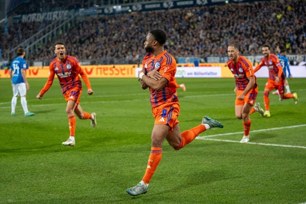 2. Bundesliga: SV Darmstadt 98 vs FC Schalke 04, Merck-Stadion am Böllenfalltor, 21.03.2026 Tor zum 0:1 für FC Schalke 04 durch Moussa Sylla (FC Schalke 04, 9) Torschütze, Tor und Torjubel 2. Bundesliga: SV Darmstadt 98 vs FC Schalke 04, Merck-Stadion am Böllenfalltor, 21.03.2026 DFB DFL REGULATIONS PROHIBIT ANY USE OF PHOTOGRAPHS AS IMAGE SEQUENCES AND OR QUASI-VIDEO.
