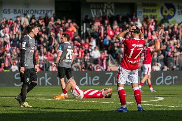 Cottbus, Deutschland 21. März 2026: 3. Liga 2025 2026 FC Energie Cottbus gegen SSV Ulm 1846 Im Bild: v.l. Tolcay Cigerci (Energie Cottbus) und Can Moustfa (Energie Cottbus) ärgern sich über vergebene Chance DFB regulations prohibit any use of photographs as image sequences and or quasi-video. LEAG Energie Stadion Brandenburg Copyright: xFotostandx xWeilandx