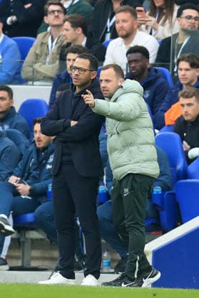 21st March 2026; Hill Dickinson Stadium, Liverpool, England; Premier League Football, Everton versus Chelsea; Chelsea manager Liam Rosenior consults his assistant Ben Warner  DavidxBlunsden Content restricted for UK based newspaper