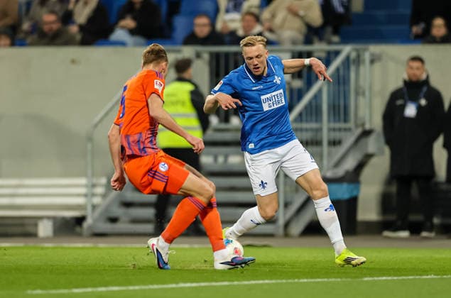 21.03.2026, Fussball 2. Bundesliga, SV Darmstadt 98 - FC Schalke 04, v.l., Timo Becker (FC Schalke 04), Isac Lidberg (SV Darmstadt 98) DFL DFB REGULATIONS PROHIBIT ANY USE OF PHOTOGRAPHS AS IMAGE SEQUENCES AND OR QUASI-VIDEO. xdcx