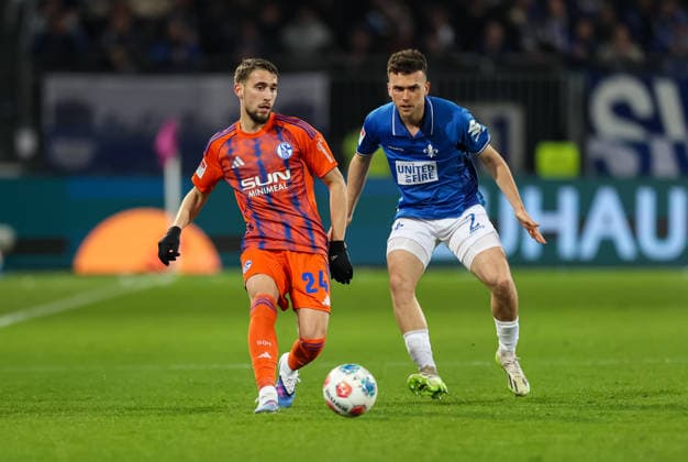 21.03.2026, Fussball 2. Bundesliga, SV Darmstadt 98 - FC Schalke 04, v.l., Adil Aouchiche (FC Schalke 04), Sergio Lopez (SV Darmstadt 98) DFL DFB REGULATIONS PROHIBIT ANY USE OF PHOTOGRAPHS AS IMAGE SEQUENCES AND OR QUASI-VIDEO. xdcx