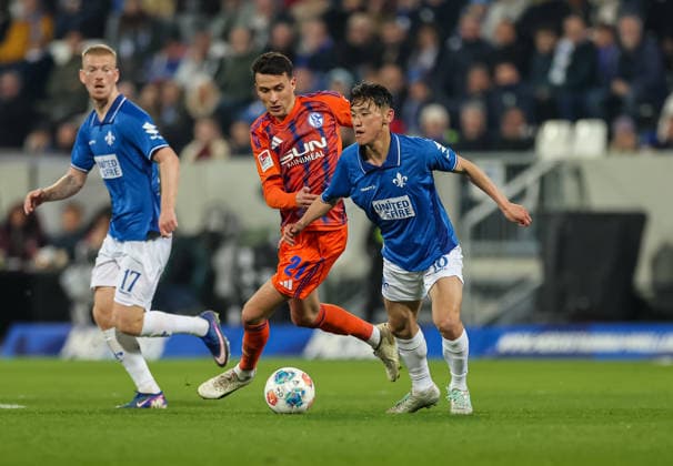 21.03.2026, Fussball 2. Bundesliga, SV Darmstadt 98 - FC Schalke 04, v.l., Dejan Ljubicic (FC Schalke 04), Hiroki Akiyama (SV Darmstadt 98) DFL DFB REGULATIONS PROHIBIT ANY USE OF PHOTOGRAPHS AS IMAGE SEQUENCES AND OR QUASI-VIDEO. xdcx