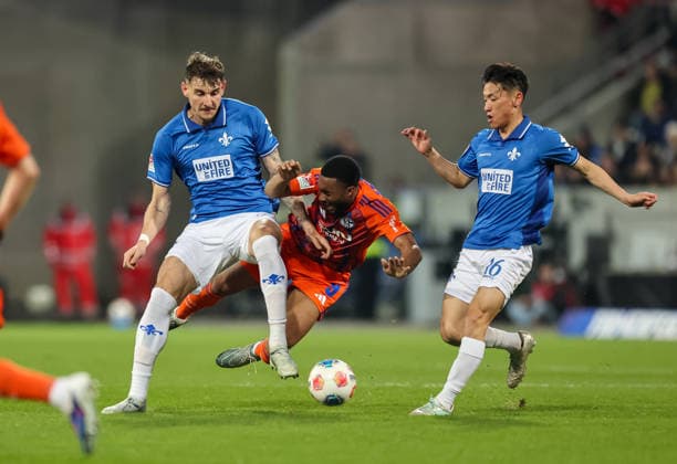 21.03.2026, Fussball 2. Bundesliga, SV Darmstadt 98 - FC Schalke 04, v.l., Matej Maglica (SV Darmstadt 98), Moussa Sylla (FC Schalke 04) DFL DFB REGULATIONS PROHIBIT ANY USE OF PHOTOGRAPHS AS IMAGE SEQUENCES AND OR QUASI-VIDEO. xdcx