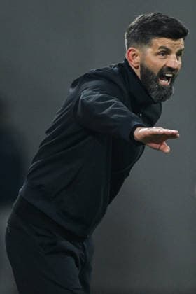 Miron Muslic (FC Schalke 04, Trainer) gestikuliert, GER, SV Darmstadt 98 vs. FC Schalke 04, Fussball 2. Bundesliga, 27. Spieltag, Saison 2025 2026, 21.03.2026. DFL regulations prohibit any use of photographs as image sequences and or quasi-video GER, SV Darmstadt 98 vs. FC Schalke 04, Fussball 2. Bundesliga, 27. Spieltag, Saison 2025 2026, 21.03.2026. Darmstadt
