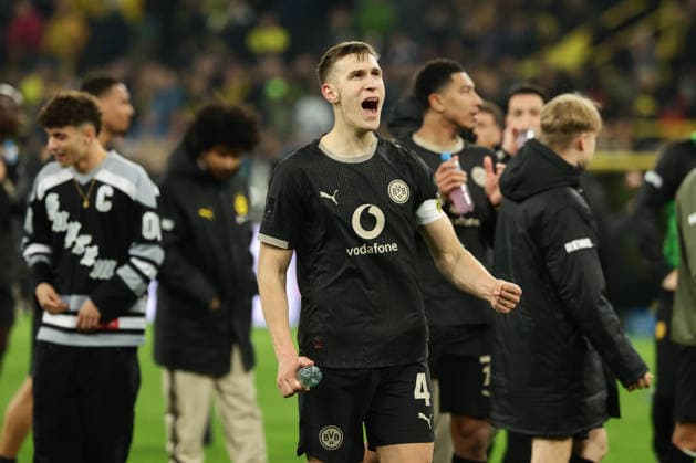 Dortmund, Germany, 21.03.26, Nico Schlotterbeck (Borussia Dortmund) gestikuliert während des Spiels der 1. Bundesliga zwischen Borussia Dortmund - Hamburger SV im Signal Iduna Park in Dortmund. (Photo by Joachim Bywaletz) DFB DFL REGULATIONS PROHIBIT ANY USE OF PHOTOGRAPHS AS IMAGE SEQUENCES AND OR QUASI-VIDEO. *** Dortmund, Germany, 21 03 26, Nico Schlotterbeck Borussia Dortmund gestures during the Bundesliga 1 match between Borussia Dortmund Hamburger SV at Signal Iduna Park in Dortmund Photo by Joachim Bywaletz DFB DFL REGULATIONS PROHIBIT ANY USE OF PHOTOGRAPHS AS IMAGE SEQUENCES AND OR QUASI VIDEO Copyright: JoachimxBywaletz xJB-Sportfoto