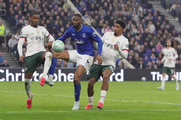 Everton v Chelsea, Premier League Joao Pedro of Chelsea and Beto of Everton during the Premier League match between Everton and Chelsea at Hill Dickinson Stadium, Liverpool, UK on 21 March 2026. Liverpool Hill Dickinson Stadium Merseyside UK Editorial use only DataCo restrictions apply See www.football-dataco.com , Copyright: xAlunxRobertsx PSI-23944-0178