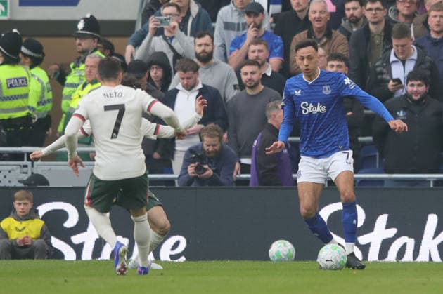 Everton v Chelsea, Premier League Dwight McNeil of Everton and Pedro Neto of Chelsea during the Premier League match between Everton and Chelsea at Hill Dickinson Stadium, Liverpool, UK on 21 March 2026. Liverpool Hill Dickinson Stadium Merseyside UK Editorial use only DataCo restrictions apply See www.football-dataco.com , Copyright: xAlunxRobertsx PSI-23944-0207