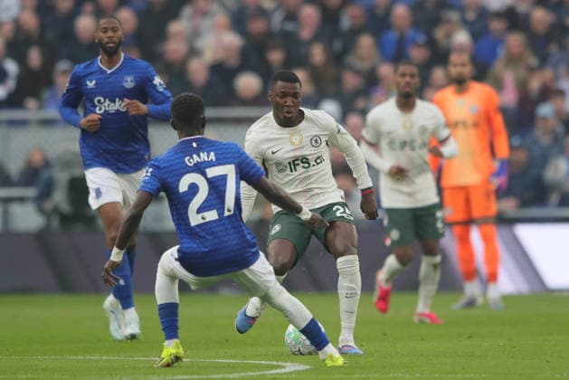 Everton v Chelsea, Premier League MoisÃ s Caicedo of Chelsea and Idrissa Gana Gueye of Everton during the Premier League match between Everton and Chelsea at Hill Dickinson Stadium, Liverpool, UK on 21 March 2026. Liverpool Hill Dickinson Stadium Merseyside UK Editorial use only DataCo restrictions apply See www.football-dataco.com , Copyright: xAlunxRobertsx PSI-23944-0212
