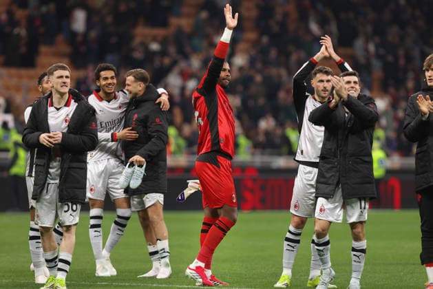 AC Milan vs Torino FC Italy, Milan, 2026 03 21: players of AC Milan after the victory greets the fans in the stands at the end of soccer game AC Milan vs Torino FC, Serie A Enilive 2025-2026 day 30 at San Siro Stadium Milan Lombardy Italy Copyright: xFabrizioxAndreaxBertanix