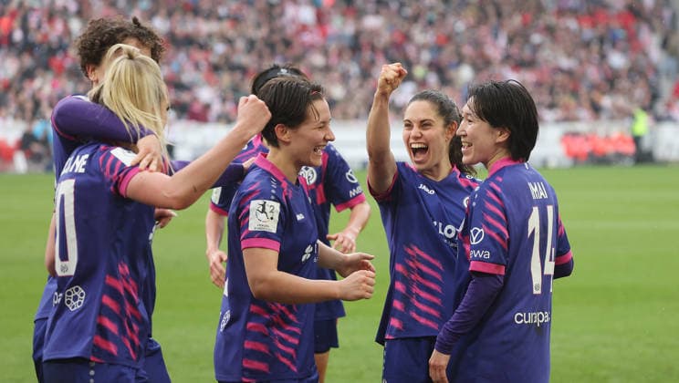 Stuttgart , Fußball Frauen 2. Bundesliga , VfB Stuttgart vs. 1. FSV Mainz 05 , Jubel Mainz , von rechts: Yurina Imai Vital Kats