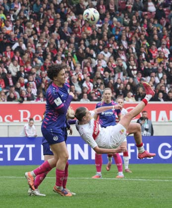 Stuttgart , Fußball Frauen 2. Bundesliga , VfB Stuttgart vs. 1. FSV Mainz 05 , rechts: Dafina Redzepi ( VfB )
